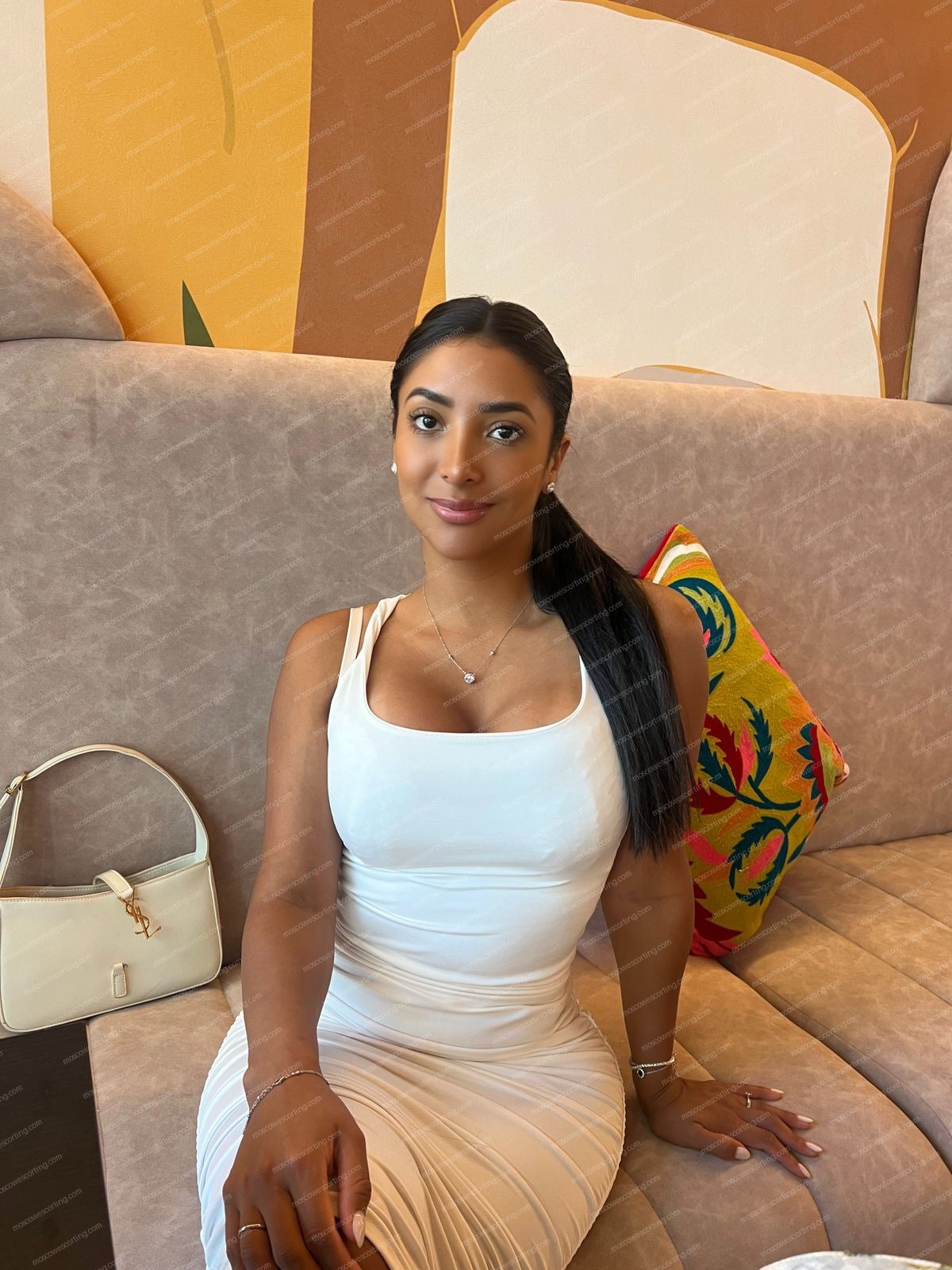 Эскорт модель Нина из Москвы